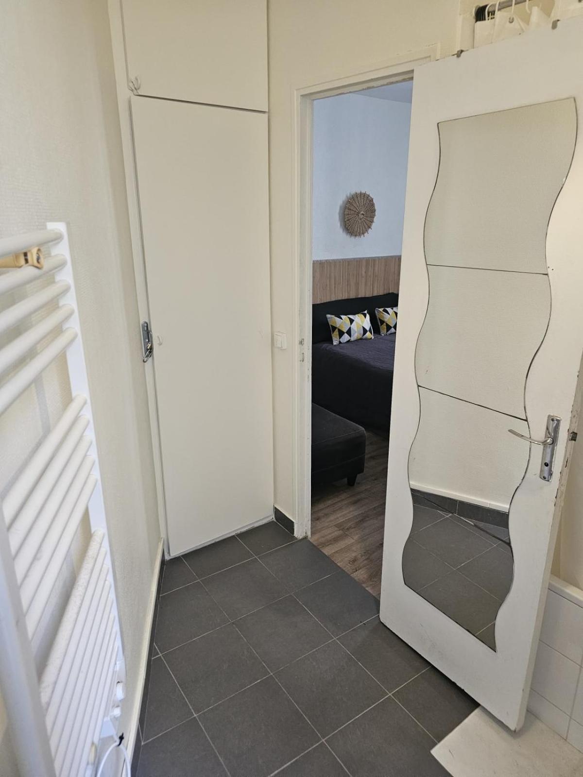 Cozy Apartment In The Heart Of The 10Th Париж Екстериор снимка