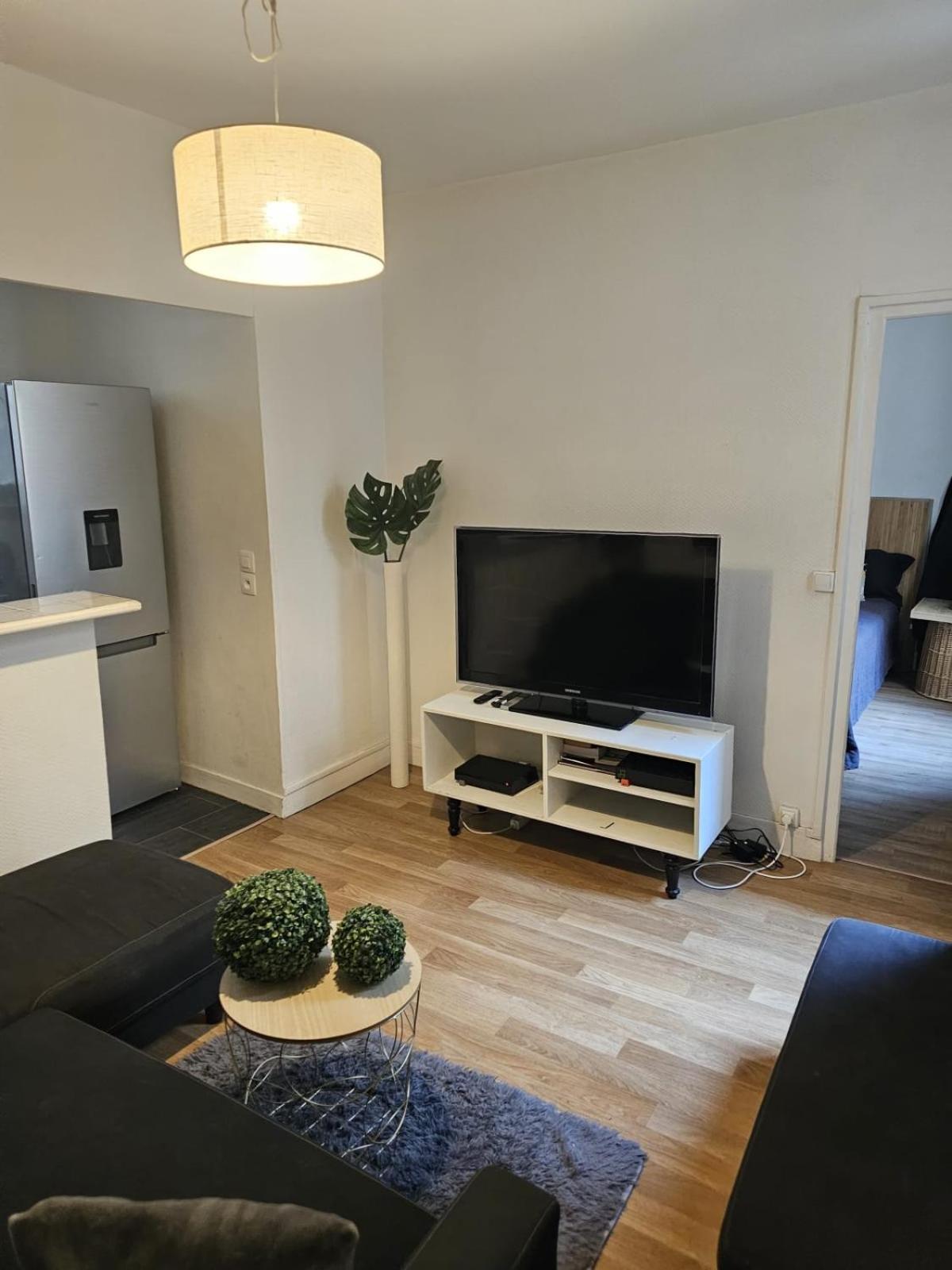 Cozy Apartment In The Heart Of The 10Th Париж Екстериор снимка